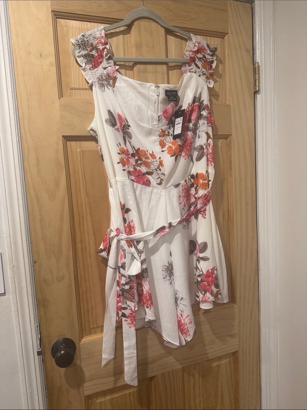 City Chic White Floral Tie-Front Sleeveless Tunic